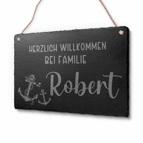 Schöne Schiefer Türschilder für die Haustür mit Gravur | Schiefer-Schild mit Kordel zum Aufhängen in ca. 30x20cm Gravierte Namensschilder Klingelschilder mit Namen oder Texten Herzlich Willkommen von CHRISCK design