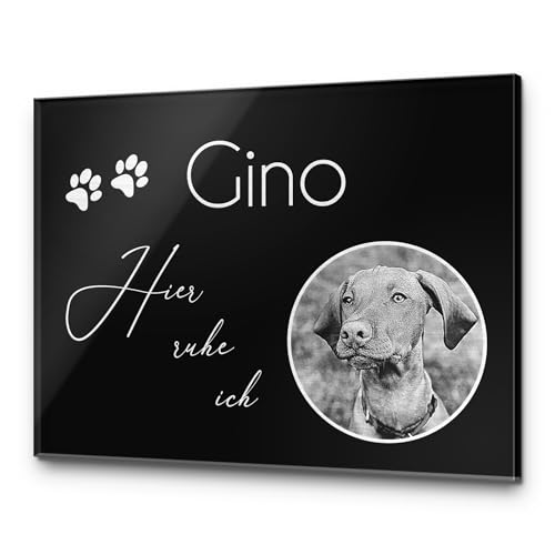 Tier-Grabstein Gedenkstein aus hochwertigem Hochglanz Acrylglas (bruchsicher/wetterfest) Grabplatte mit Gravur | Fotogravur - Gedenktafel für Haustiere Hunde Hund Katze Hase Kaninchen von CHRISCK design