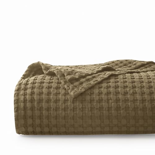 CHUFFED 100% Baumwolle Decke 150 x 200 cm, Weiche und Atmungsaktive Tagesdecke, Waffelmuster Leichte Decke als Sofadecke Couchdecke, Weich Kuschelige Wohndecke Wohnzimmer, Braun von CHUFFED