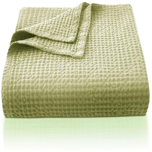 CHUFFED 100% Baumwolle Decke 150 x 200 cm, Weiche und Atmungsaktive Tagesdecke, Waffelmuster Leichte Decke als Sofadecke Couchdecke, Weich Kuschelige Wohndecke Wohnzimmer, Sofa Couch Avocado Green von CHUFFED