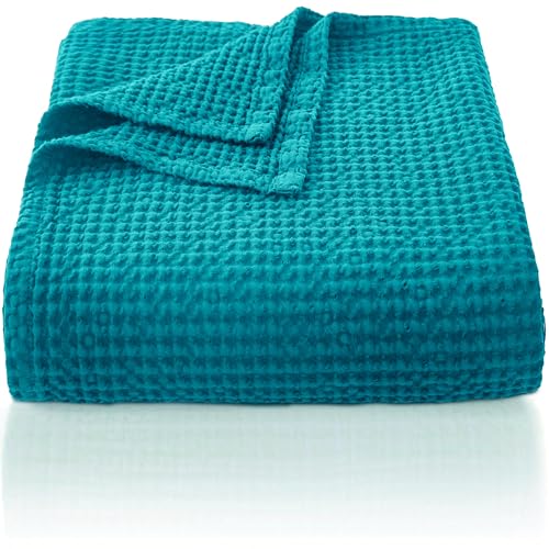 CHUFFED 100% Baumwolle Decke 150x 200 cm, Weiche und Atmungsaktive Tagesdecke, Waffelmuster Leichte Decke als Sofadecke Couchdecke, Weich Kuschelige Wohndecke Wohnzimmer, Sofa Couch Bay Blue von CHUFFED