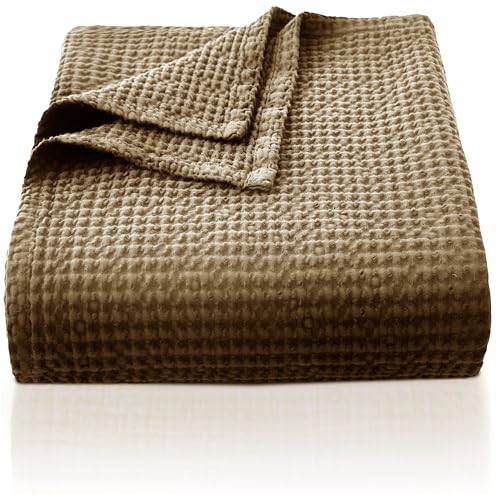 CHUFFED 100% Baumwolle Decke 270x 230 cm, Weiche und Atmungsaktive Tagesdecke, Waffelmuster Leichte Decke als Sofadecke Couchdecke, Weich Kuschelige Wohndecke Wohnzimmer, Sofa Couch Braun von CHUFFED