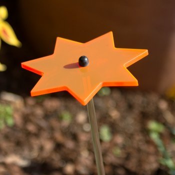 CIM Sonnenfänger - Sun Dancer Stern 80 orange - wetterfest, lichtreflektierend - Acrylscheibe: Ø8cm - inkl. 40cm Acrylstab zum Stellen und Kegelzapfen mit Nylonschnur zum Hängen (Orange) von CIM