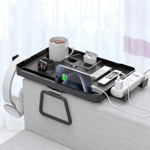 CLESOO 5 in 1 Große Kapazität Sofatablett, Couch Tablett mit Tassenhalter, Tablet Slot, Kabel Löcher, Rutschfest Getränkehalter Sofa, Rutschfest Sofa Organizer für Verschiedene Formen und Breiten von CLESOO