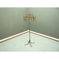 Antiker Gusseiserner Gothic Kerzenständer Um 1900 Brutalist Design von CLICKWERKARONGE