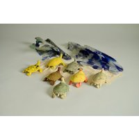 Assorted Baby Meeresschildkröten, Gelb Und Grün Glasiert Mit Gedicht, Klein von CMcDonoughDesigns