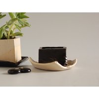 Saftiger Topf, Schwarz Und Weiß Mit Untertasse, Handgefertigtes Steinzeug, Klein von CMcDonoughDesigns