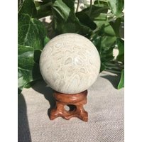 Coral Jade Sphere von COCOROCRYSTAL
