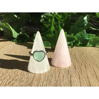 Edelstein Ring Holder von COCOROCRYSTAL
