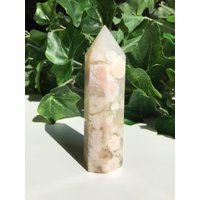 Flower Agate Tower von COCOROCRYSTAL