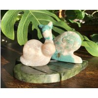 Green Flower Agate , Moonstone Snail von COCOROCRYSTAL