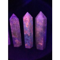 Hackmanite Tower Hackmanite Tower von COCOROCRYSTAL
