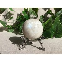 White Moonstone Sphere von COCOROCRYSTAL