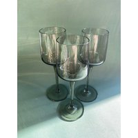 Rauchglas Weingläser X 3. Graues Glas. 1960Er Jahre Schönes Geschenk von COLLATEANDCURATE