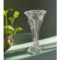 Vintage Geriffelte Klarglas Vase. Glas. Blumenvase. Dekoratives Glas von COLLATEANDCURATE