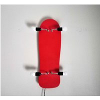 Überarbeitetes Skateboard, Ungewöhnliche Rot-Schwarze Applikation von COMBEBIASARTETDECO