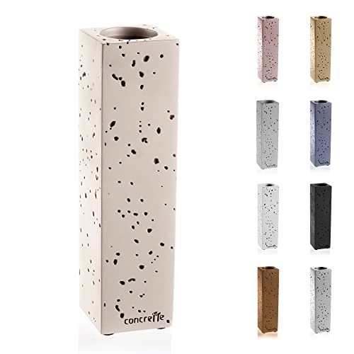 CONCRETTE Blumenvase für Tischplatte Rechteckig und Schlank Handgefertigt aus Architektonischem Beton Originell Geformtes Design mit Kleinen Löchern Höhe 220 mm Hell Beige von CONCRETTE