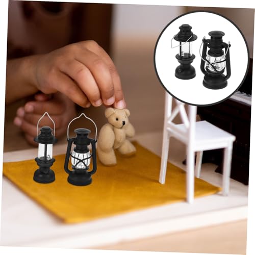 CONGARTENO 2 Stück Teiliges Miniatur Retro puppenhaus deko Wetterbeständig Lichtecht Leicht für Weihnachts Miniaturszenen Detailreiche Mini öllampen für Puppenstube Wohnzimmer CONGARTENO 2 Stück Teiliges Miniatur Retro puppenhaus deko Wetterbeständig Lichtecht Leicht für Weihnachts Miniaturszenen Detailreiche Mini öllampen für Puppenstube Wohnzimmer von CONGARTENO