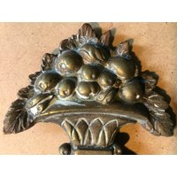 Dekoratives Bronzestück, Großformatig, Antike Möbeldekor Dekoratives Bronzestück, Großformatig, Antike Möbeldekor von CONTRASTES