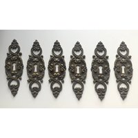 Elegantes Set Mit 6 Metallschlosseingängen Um 1900 Elegantes Set Mit 6 Metallschlosseingängen Um 1900 von CONTRASTES