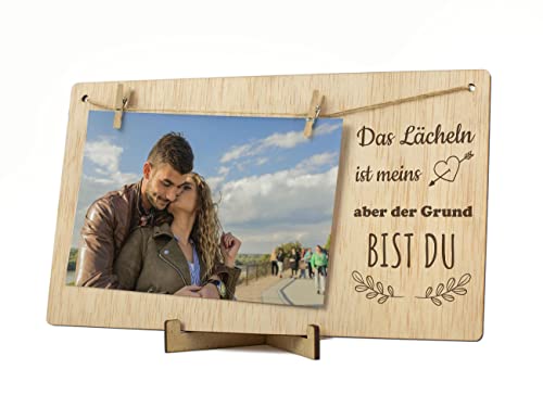 CONTRAXT Fotorahmen zum Valentinstag. Glückwunschspeziell Valentinstag Valentine's Day verliebt Mann Frau Leine Polaroid Bilder Rahmen fotorahmen Holz Bilderrahmen Klammern (Paar DE) von CONTRAXT