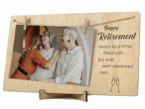 CONTRAXT Photo Frame with Wooden Clips. Original Gift Retirement Card Wishing Happy Retirement to Man Woman Retiring Photo Holder with Clips 10x15 Wood Klammern 10x15 Holz Ruhestand (Retirement) von CONTRAXT