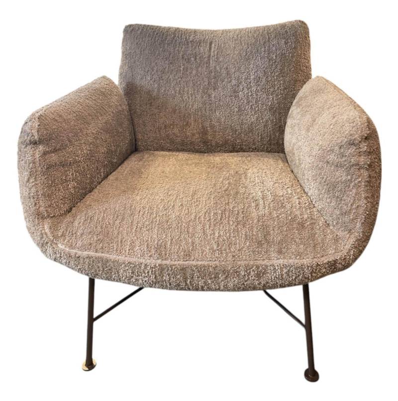 Clubsessel Jalis Stoff 9047 Greige Gestell Braun Lackiert von COR