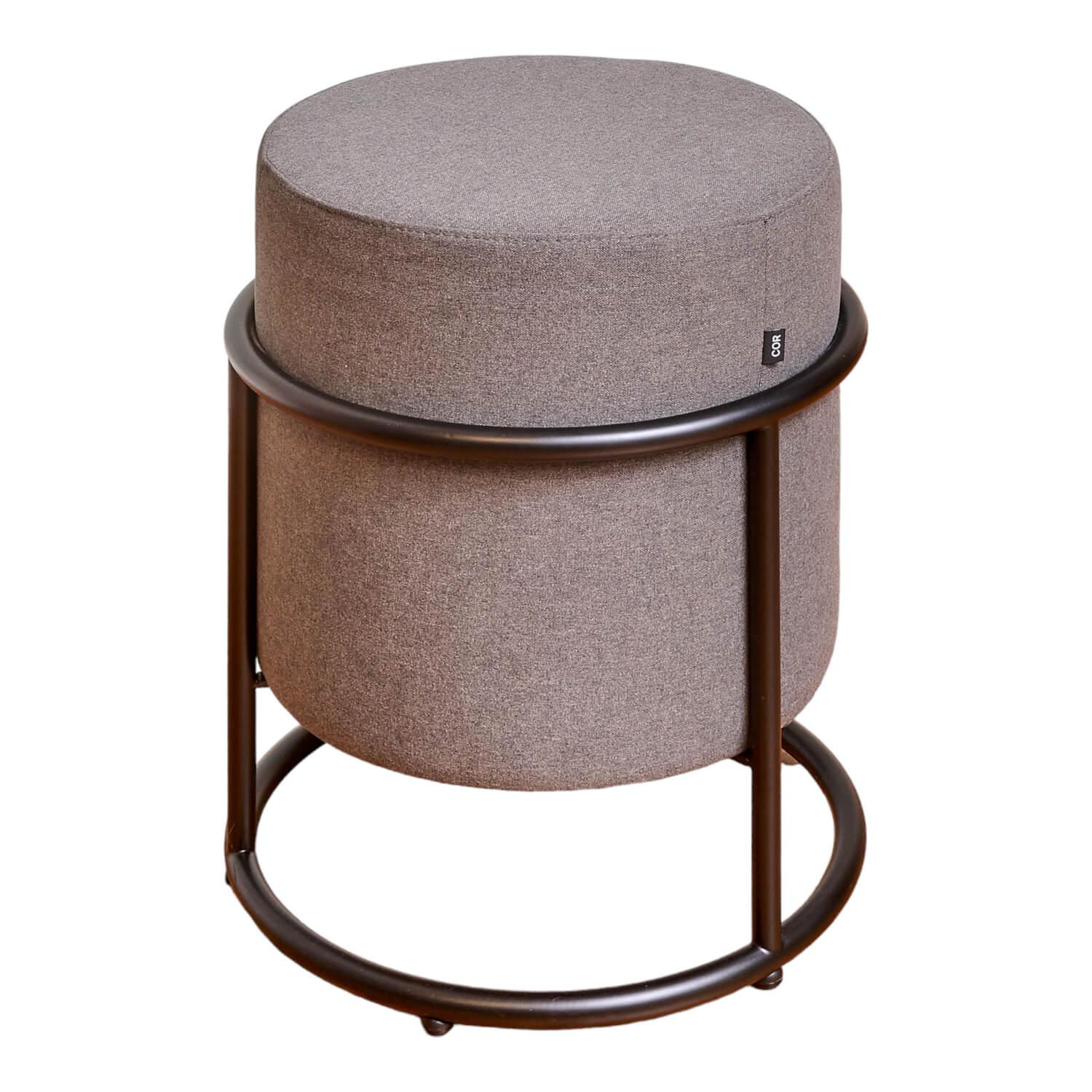 Hocker Drop 079100 Bezug Stoff 7205 Torf Braun Gestell M20 Schwarz Lack Hocker Drop 079100 Bezug Stoff 7205 Torf Braun Gestell M20 Schwarz Lack von COR