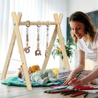 Costway - Baby Spielbogen Holz, Spieltrapez klappbar, Baby Gym mit 3 abnehmbaren Kinderspielzeugen, Spieltrapez für Babys über 3 Monate, von COSTWAY