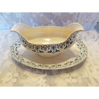 Sauciére in Schattierungen Von Ente Blau Lockig Dekor Und Arabesque/Faéence 1900 Frankreich Sarguemines U-C Lucie Sauciére in Schattierungen Von Ente Blau Lockig Dekor Und Arabesque/Faéence 1900 Frankreich Sarguemines U-C Lucie von CPerles