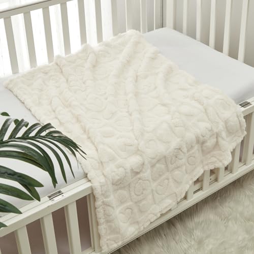 CREVENT 75cmX100cm Gemütliche weiche warme Sherpa Baby Decke für Mädchen Jungen, Neugeborene Essentials für Säugling, Baby Dusche Empfangen Geschenk mit weißem Herz CREVENT 75cmX100cm Gemütliche weiche warme Sherpa Baby Decke für Mädchen Jungen, Neugeborene Essentials für Säugling, Baby Dusche Empfangen Geschenk mit weißem Herz von CREVENT