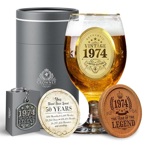 CROWNLY CRYSTAL® Geburtstagsgeschenk Für Männer Personalisierte Geschenke Männer 1974 Bierglas Mit Gravur 50 Geburtstag Mann Bester Papa Geschenke Persönliches Geschenk Für Freund Geschenk Set von CROWNLY CRYSTAL