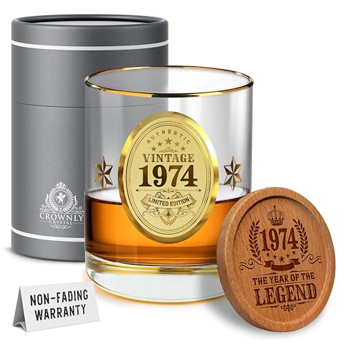 CROWNLY CRYSTAL® Geschenke Zum 50 Geburtstag Mann 1974 Whisky Gläser Set Tasse Personalisiert Papa Geschenk Opa Geschenke Geburtstag Lustige Geschenke Für Männer Kleine Geschenke Für Männer von CROWNLY CRYSTAL