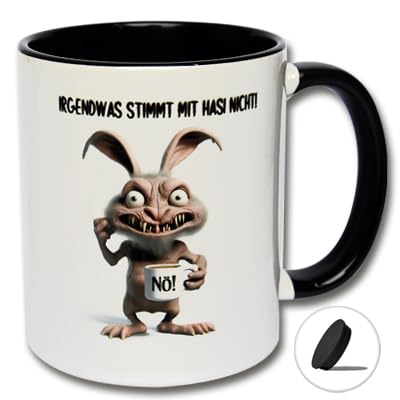 Lustige Tasse Ostern mit Spruch Irgendwas stimmt mit Hasi nicht! Kaffeetasse mit Tassendeckel, Kaffeebecher, Osterdeko (B: Schwarz-Weiße Tasse inkl. schwarzem Tassendeckel) von CRP