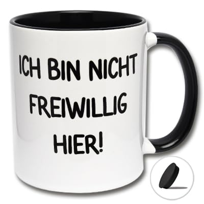 Lustige Tasse mit Spruch Ich bin nicht freiwillig hier! Kaffeetasse mit Deckel, Kaffeebecher, Witzige Tasse Büro (B: Schwarz-Weiße Tasse inkl. schwarzem Tassendeckel) von CRP