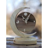 Moon Time - Tischuhr von CRstudioart