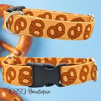 Brezeln/Herbst Essen Warm Snacks Salzig /Muster - Mittelgroße Hundehalsbänder 1, 5 cm Breit von CSSJBoutique
