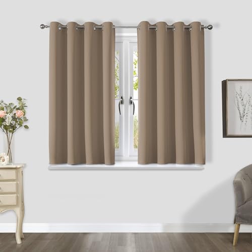 CUCRAF Vorhang Blickdicht Thermovorhang Kälteschutz 2er Set H137 x B117 cm Verdunklungsvorhänge Khaki Gardinen mit Ösen, Weich und Langlebig Schallschutz Vorhang für Schlafzimmer Wohnzimmer von CUCRAF
