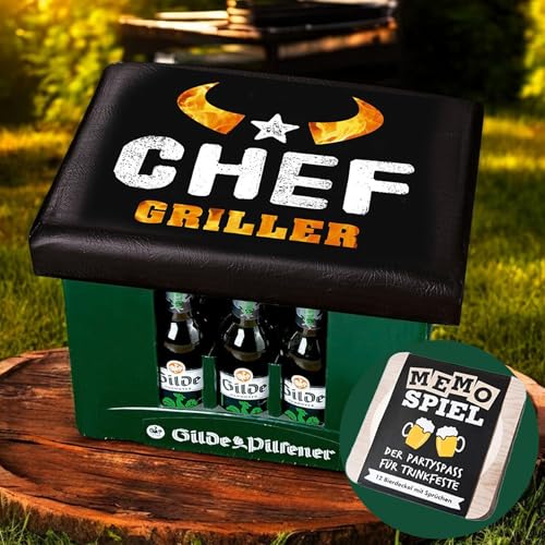 CULT at home Bierkasten Aufsatz Chefgriller - Bierkastensitz inkl. Bierdeckel Memospiel - Sitzauflage für Bierkiste Getränkekiste - Hocker Gartenhocker Balkon u. Camping Grill Geschenk Vatertag von CULT at home