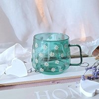 Gänseblümchen Kaffeebecher | Grüne Blumen Teetasse Cappuccino Handbemalte Tasse Süßes Trinkgeschirr Handbemalte Transparente Blumengeschenk von CUPofLOVEforYOU