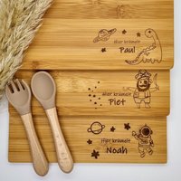 Personalisiertes Frühstücksbrett Aus Bambus Mit Namensgravur & Motiv - Ideales Geschenk Für Jungen Personalisiertes Frühstücksbrett Aus Bambus Mit Namensgravur & Motiv - Ideales Geschenk Für Jungen von CUTEGeschenke