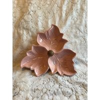 Rosa Keramik Geteilt Blatt Schale Mcm Vintage Blätter Servierplatte Relish, Obst, Leckerbissen, Schmuck Rosa Keramik Geteilt Blatt Schale Mcm Vintage Blätter Servierplatte Relish, Obst, Leckerbissen, Schmuck von CUTEJUNKTIQUES