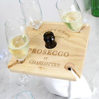 Vier Prosecco Flöten & Flaschenhalter - Personalisierung Mit Bis Zu 13 Zeichen Ein Präfektes Geschenk Für Den Besonderen Menschen von CWGifting