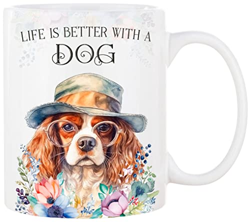 Cadouri Keramik Hunde Tasse mit Spruch „Life is better with a Dog“ und King Charles Spaniel - Kaffeetasse mit Hunderasse für Hundebesitzer - originelles Geschenk - handgefertigt | 330 ml von Cadouri