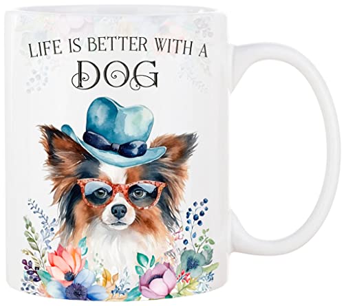 Cadouri Keramik Hunde Tasse mit Spruch „Life is better with a Dog“ und Papillon - Kaffeetasse mit Hunderasse für Hundebesitzer - originelles Geschenk - handgefertigt | 330 ml von Cadouri