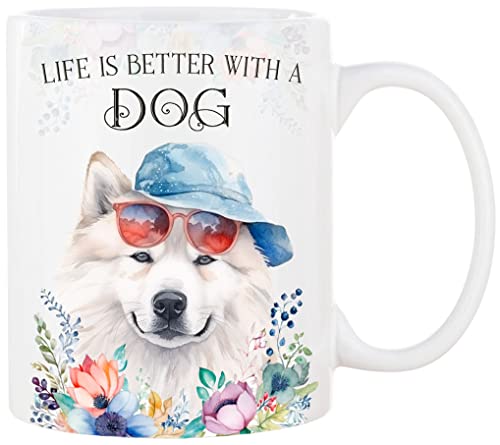 Cadouri Keramik Hunde Tasse mit Spruch „Life is better with a Dog“ und Samojede - Kaffeetasse mit Hunderasse für Hundebesitzer - originelles Geschenk - handgefertigt | 330 ml von Cadouri