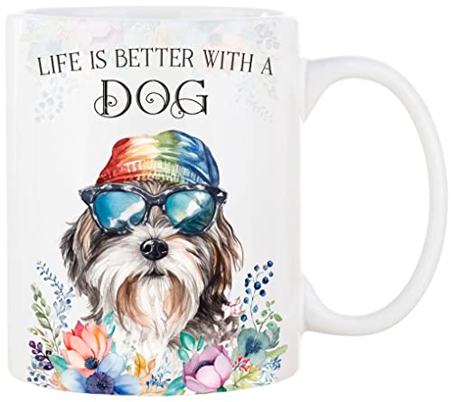 Cadouri Keramik Hunde Tasse mit Spruch „Life is better with a Dog“ und Tibet Terrier - Kaffeetasse mit Hunderasse für Hundebesitzer - originelles Geschenk - handgefertigt | 330 ml von Cadouri