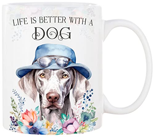 Cadouri Keramik Hunde Tasse mit Spruch „Life is better with a Dog“ und Weimaraner - Kaffeetasse mit Hunderasse für Hundebesitzer - originelles Geschenk - handgefertigt | 330 ml von Cadouri