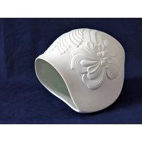 Large Matte White Bisque Porcelain Vase - Ak Kaiser Germany- Design Manfred Frey Floral Base Relief Vintage Wedding Hostess Gift von CafeIrma