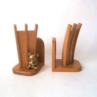 Vintage Berlin Airlift Memorial Bookends, Wooden Book Holders Rustic Home Decor, Shelf Decor Hand Made Mid Century Bookend von CafeIrma